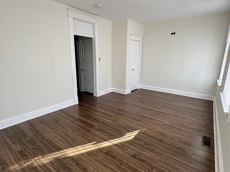 2817 W Cold Spring Ln — Photo 5