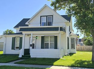 402 4th Ave NW, Jamestown, ND 58401