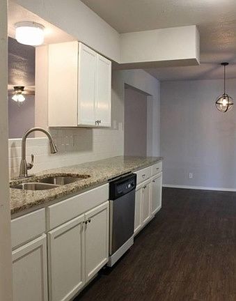 3rd image of 3919 Maxine Dr