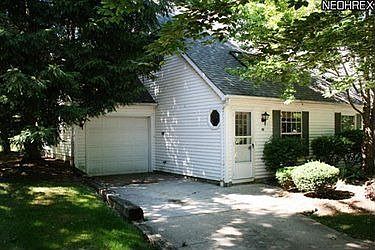 1st image of 139 Burlington Oval Dr