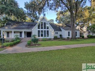 2136 Grove Point Rd, Savannah, GA 31419