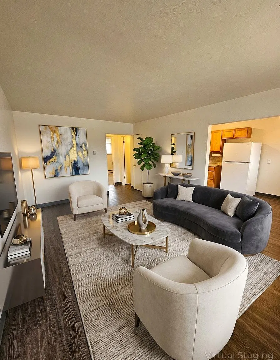 3 bed, 900 sqft, $1,200 — Photo 1