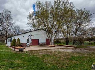 6080 122nd St, Ozawkie, KS 66070