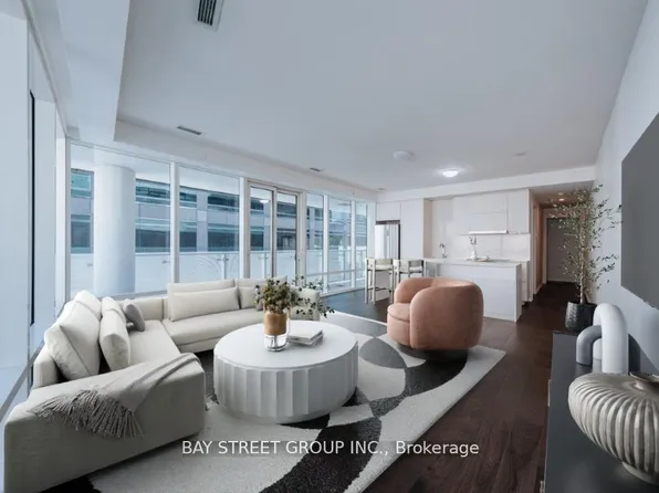 1 Bloor St E #326, Toronto, ON M4W 0A8