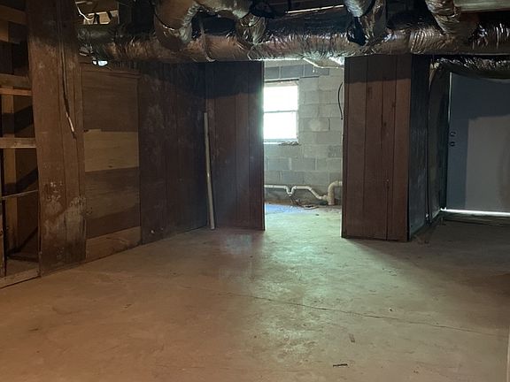 4th image of 1011 Chinquapin Rd