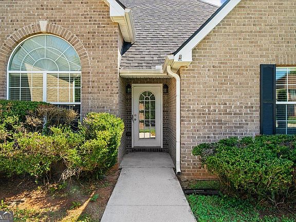 3rd image of 1457 Shelnut Ct