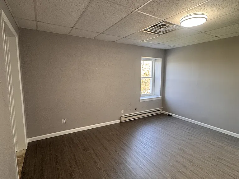 643 S Wood St #4 — Photo 1