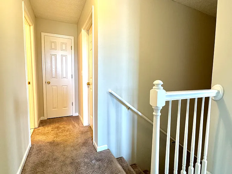 638 Hampton Way #B — Photo 8
