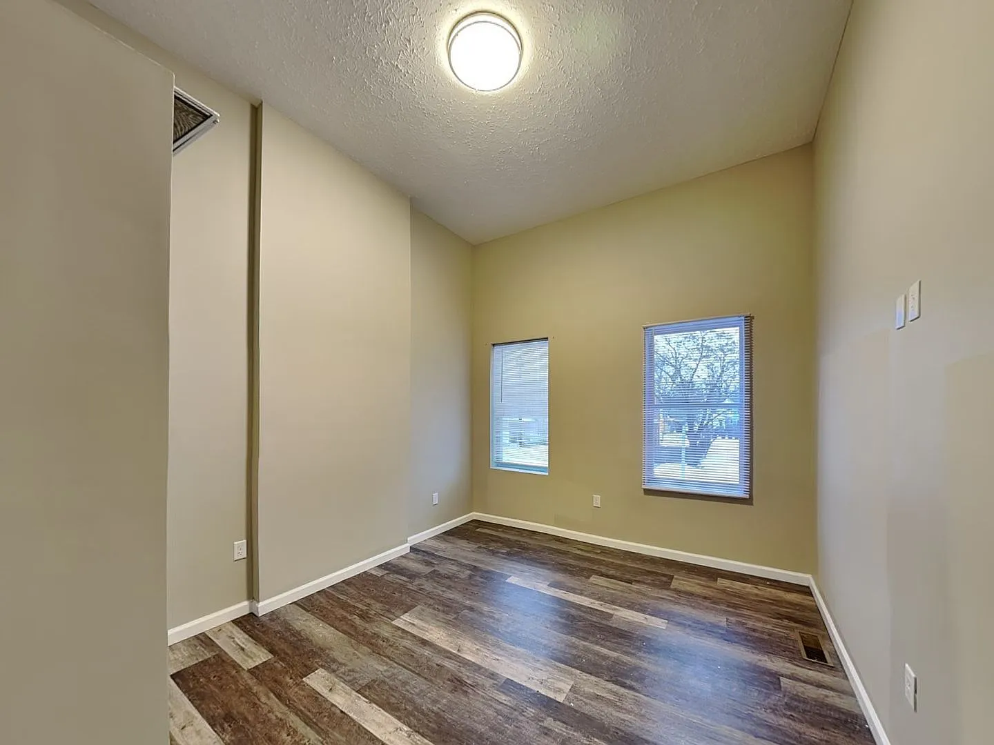 3 bed, 1.5 bath, $1,915 — Photo 4