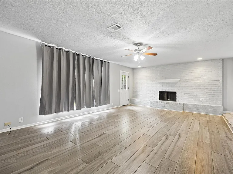 2110 Gray Falls Dr — Photo 6