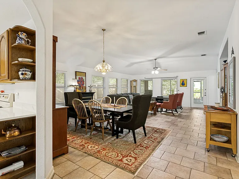 10 Oakwell Farms Pkwy — Photo 8
