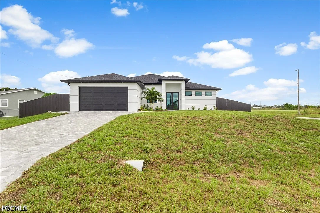 3 bed, 2.0 bath, 1785 sqft, $3,300 — Photo 1