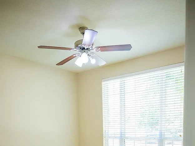 10007 Shire Green Ln — Photo 32