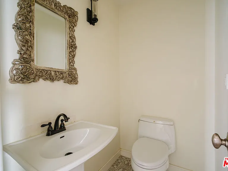 2735 Clyde Ave — Photo 30