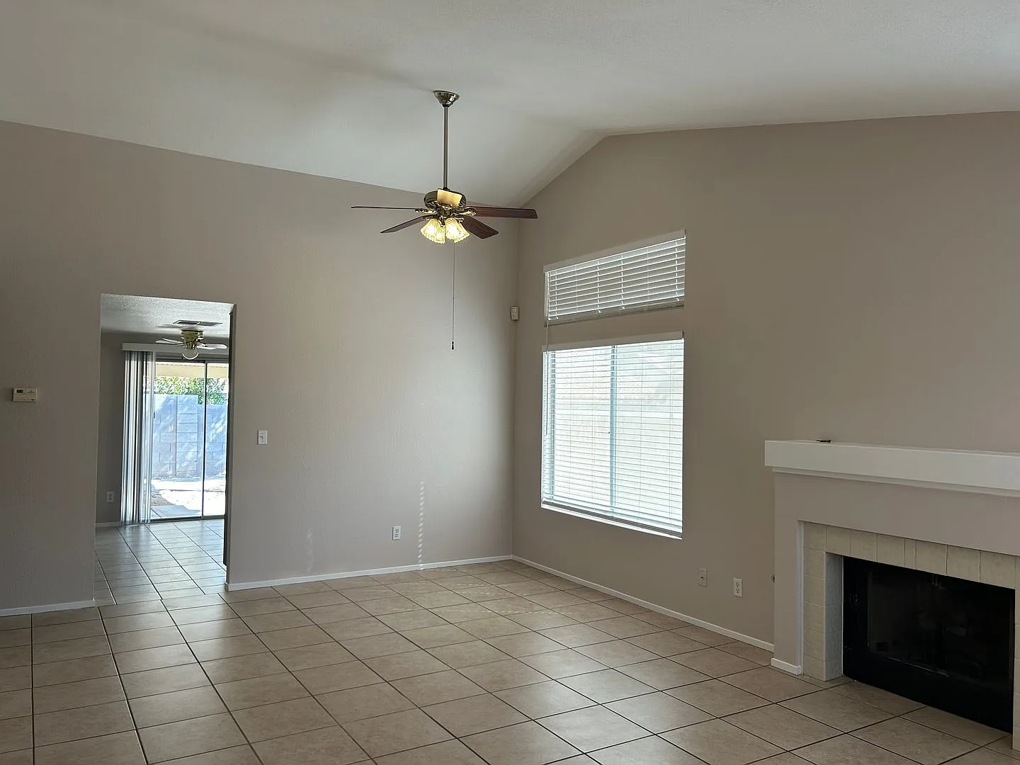Single Story 3 bedroom home in Eldorado — Photo 3