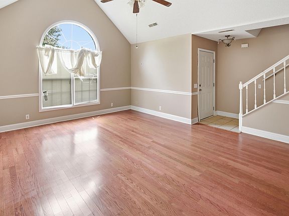 3rd image of 81 Radcliff Dr