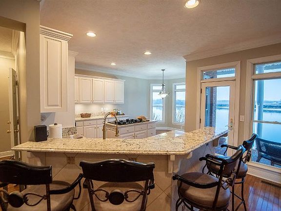 4th image of 164B Aquaticview Way