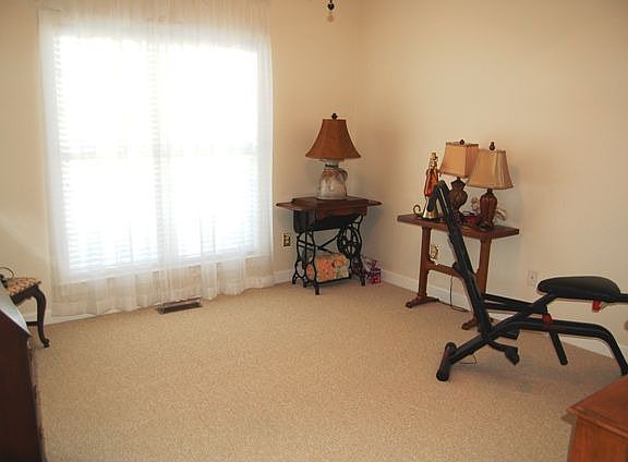 4th image of 76 Winding Oaks Dr