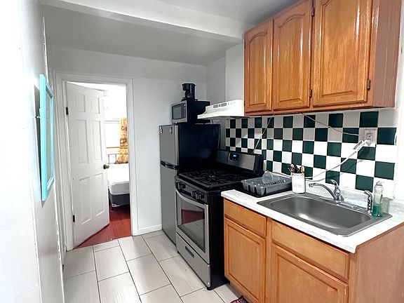 5th image of 2616 30th St APT 2