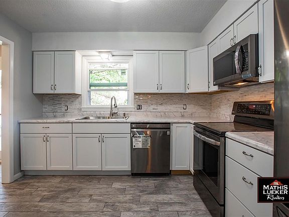 3rd image of 1227 W Spruce St