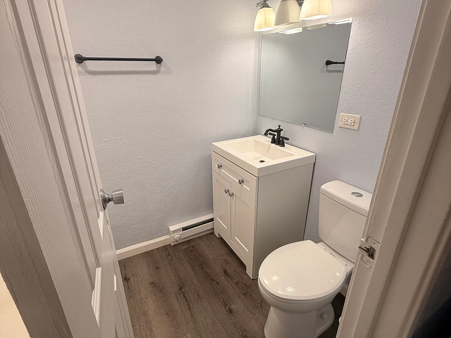 2231 S Vaughn Way — Photo 3