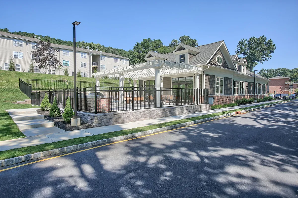 Outdoor Entertaining Area - Greenbrook Gardens