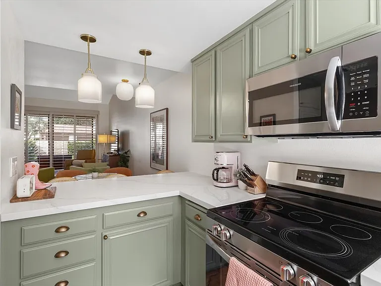 44 Malaga Dr — Photo 11