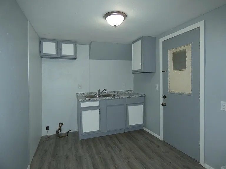 237 Yondota St #B — Photo 12