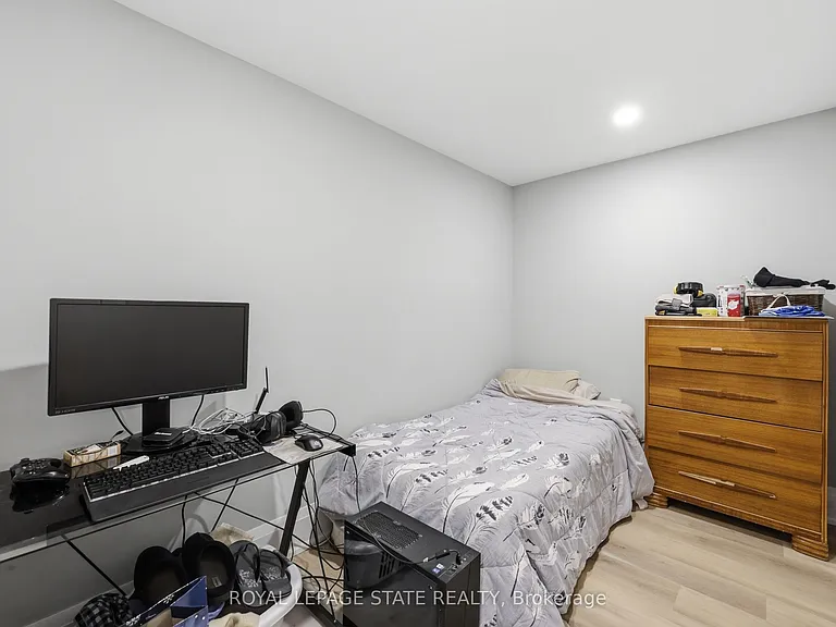 129 Jackson St W — Photo 19