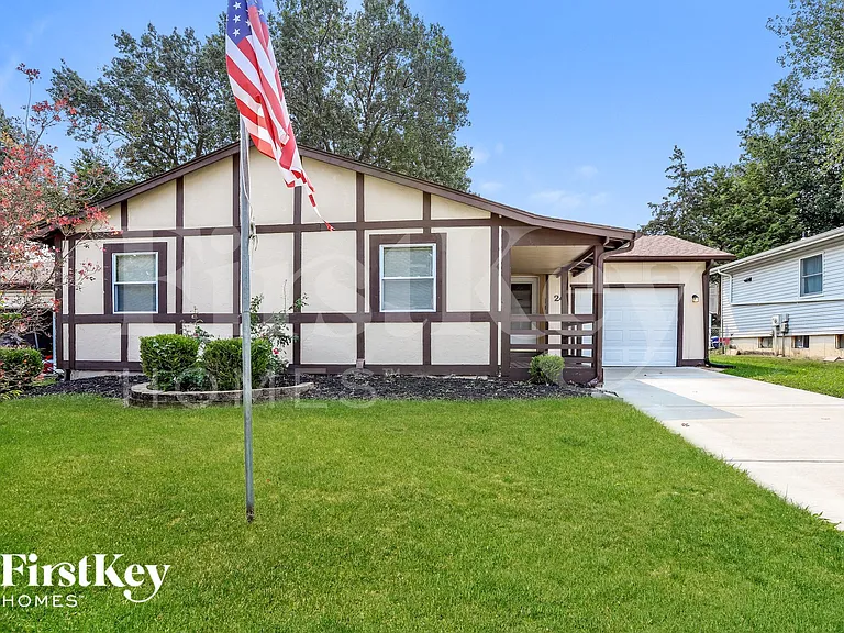 24 Pheasant Ln — Photo 1