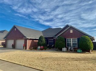 3200 Fairway Dr, Weatherford, OK 73096