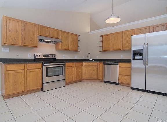 3rd image of 5915 Country Walk Dr