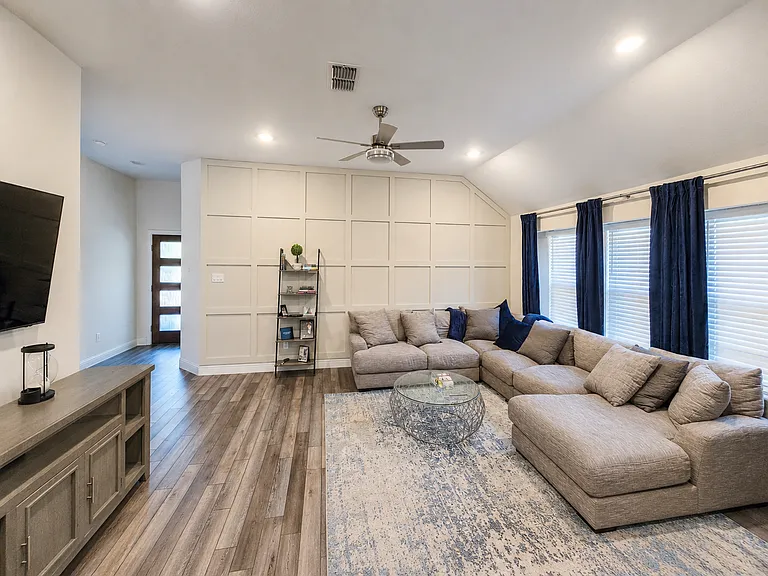 547 Concho St — Photo 3