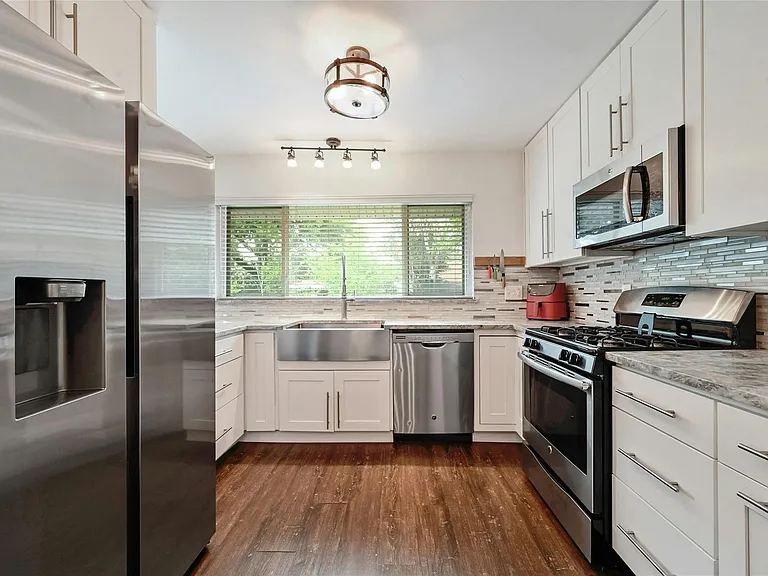 607 Old Stone Rd — Photo 15