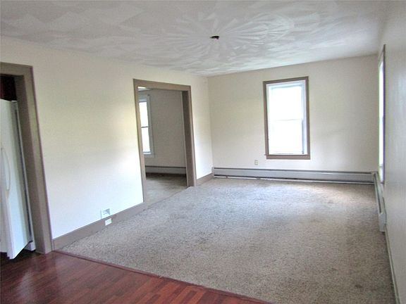 3rd image of 204 Glendale Dr