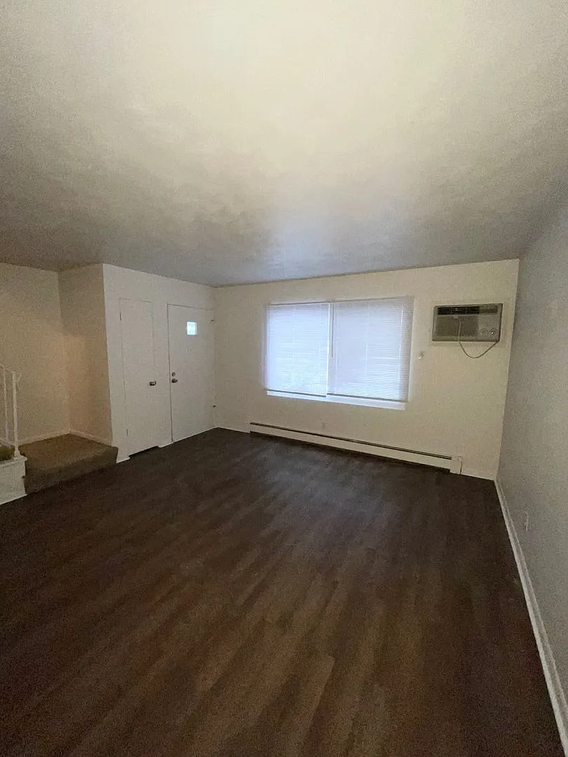 2 bed, 1.0 bath, 1020 sqft, $1,180 — Photo 3