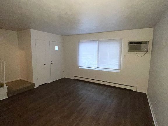 3rd image of 1922-1928 Sunnyside Dr #1924