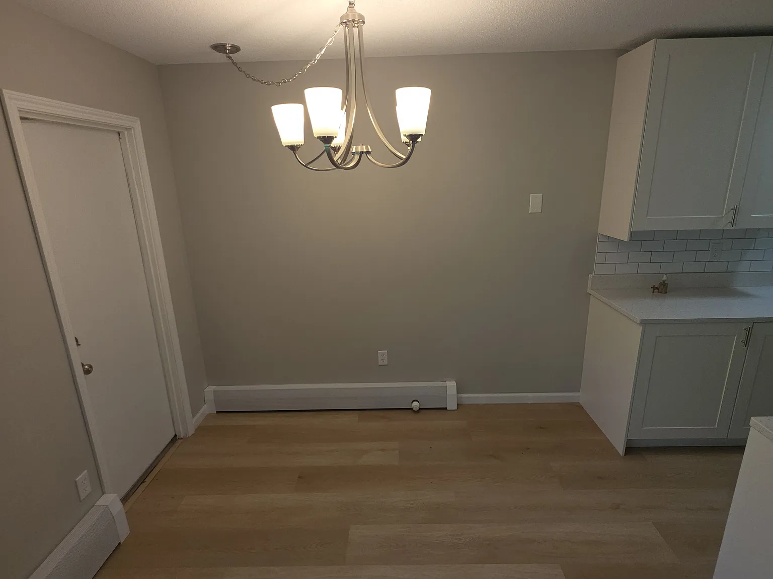 1 bed, 1.5 bath, 768 sqft, $1,549 — Photo 2