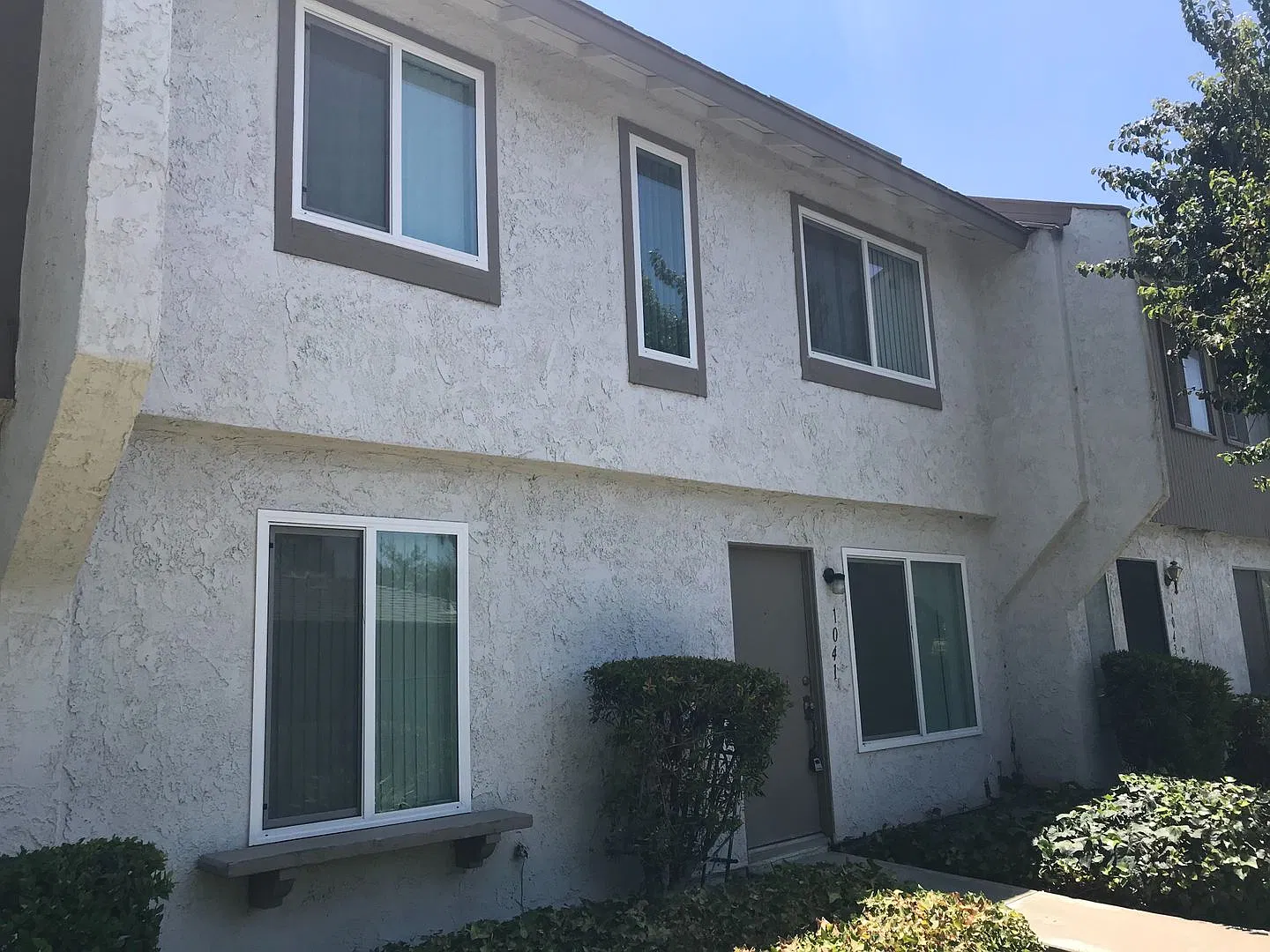 Cozy 3 Bedroom 3 Bathroom Riverside Townhouse — Photo 1