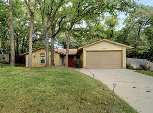 408 Lone Oak Cir, Euless, TX 76039