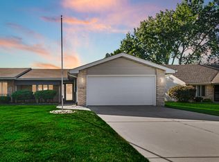1030 Wildflower Ln, Dyer, IN 46311