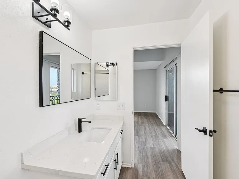 310 Virgil — Photo 67