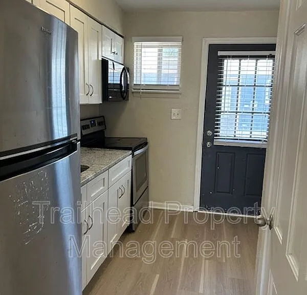 4208 Lloyd St — Photo 4