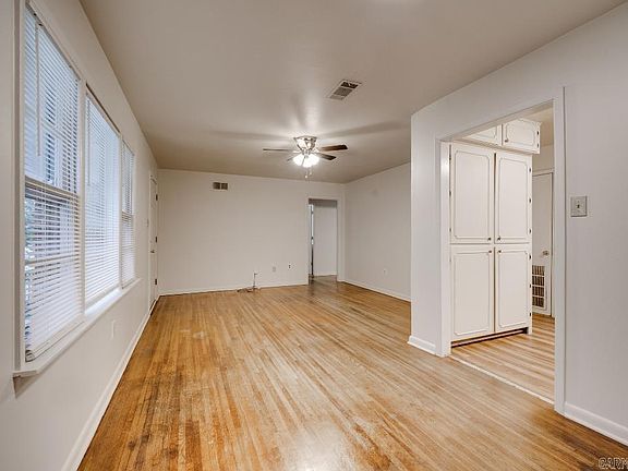 4th image of 301 W 35th St