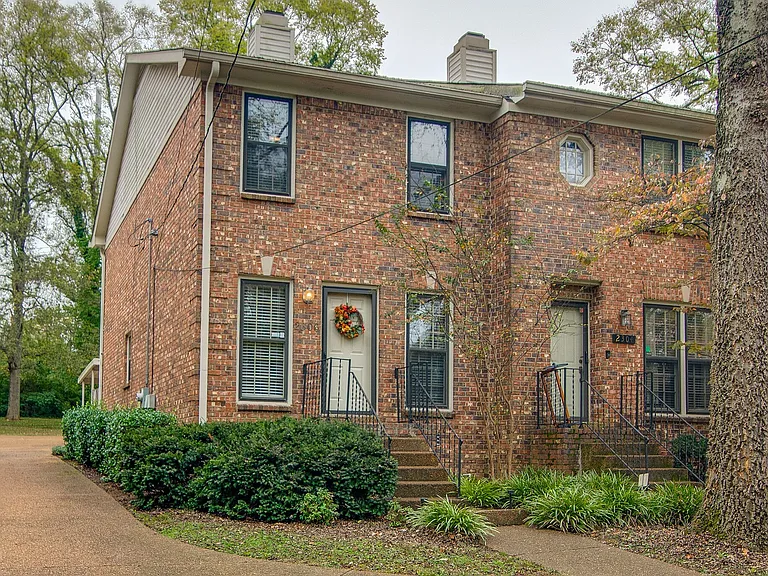 2306 Sharondale Dr — Photo 3
