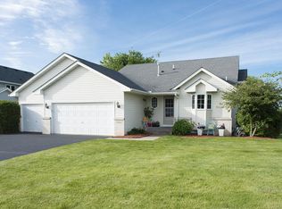 8761 Autumn Oaks Dr, Rockford, MN 55373