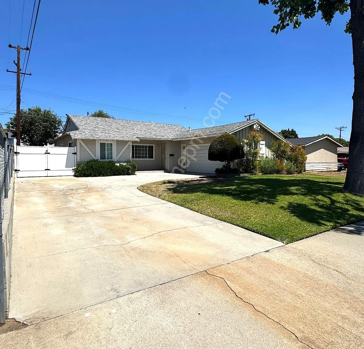 4 bed, 1325 sqft, $3,195 — Photo 3
