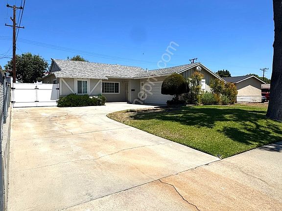 3rd image of 2422 Mariposa St