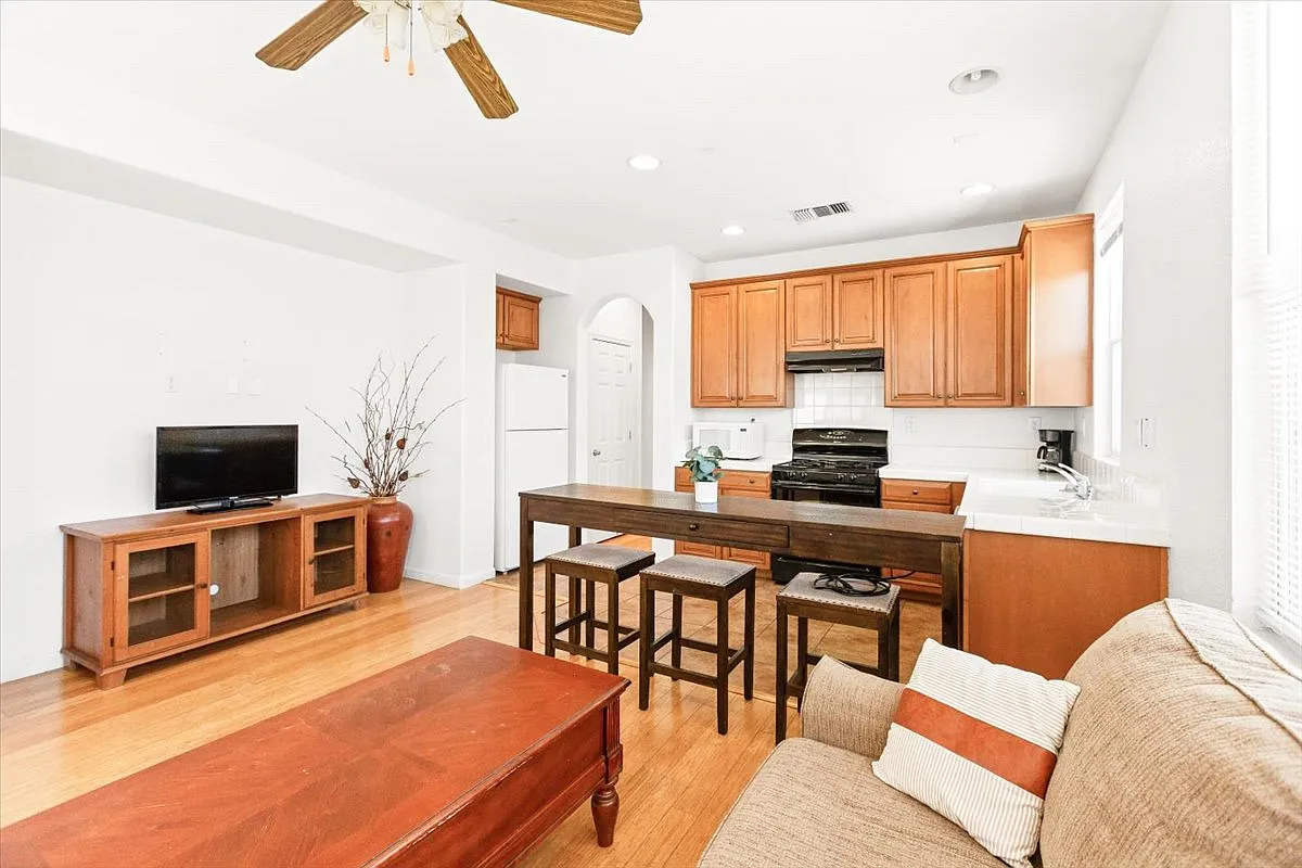 1 bed, $1,950 — Photo 1