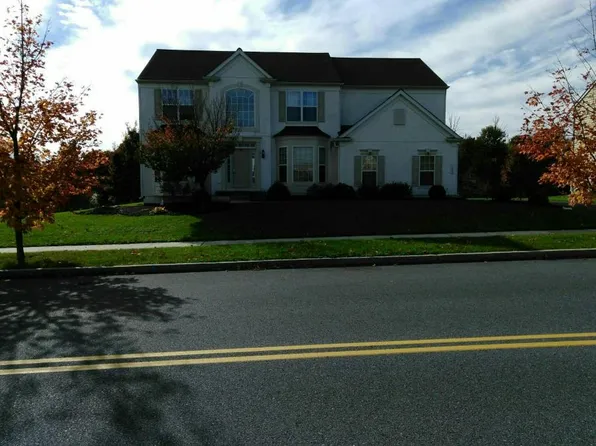 1758 Applewood Dr, Orefield, PA 18069